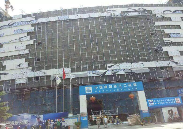 ?？谶h(yuǎn)大購(gòu)物中心電纜橋架進(jìn)場(chǎng)